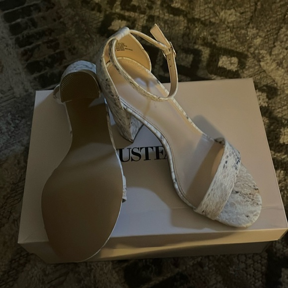 JustFab, Lorelai Block Heeled Sandal - Picture 2 of 5